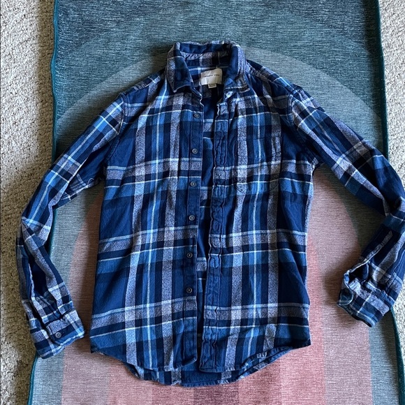 American Eagle Outfitters Navy and White Plaid Flannel Shirt - Picture 9 of 13